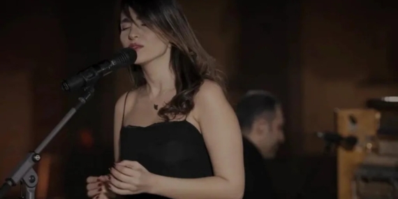 İran’da Başörtüsüz Konser Veren Şarkıcı Parastoo Ahmadi’nin Kırbaç Cezası Kesinleşti