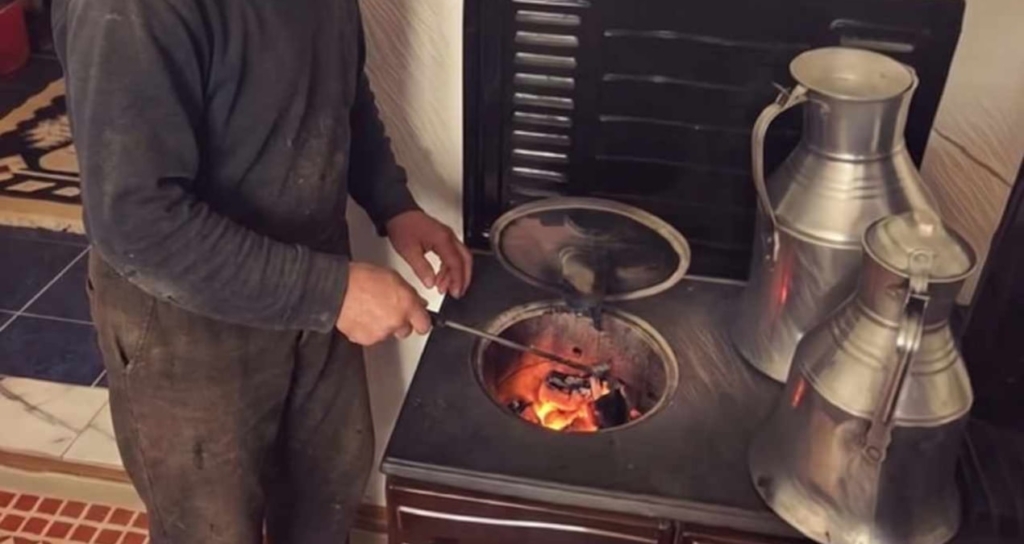 Polonya'da Sobada Odun Yerine Çörek Yakan Tamirci Isınma Maliyetini Düşürdü