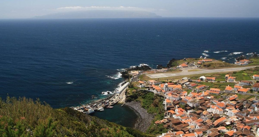 Corvo Adası Atlantik Yelkovan Kuşlarını Korumak İçin Beş Gece Karartıldı