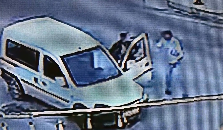 Adana’da Yol Kesip Araç Gasbeden Şüpheli Kaza Yapınca Yakalandı ve Tutuklandı
