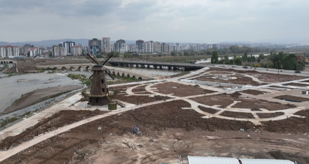 Sivas'ta 684 Bin Metrekarelik Kızılırmak Kıyı Düzenlemesinde Hedef Yıllar Açıklandı