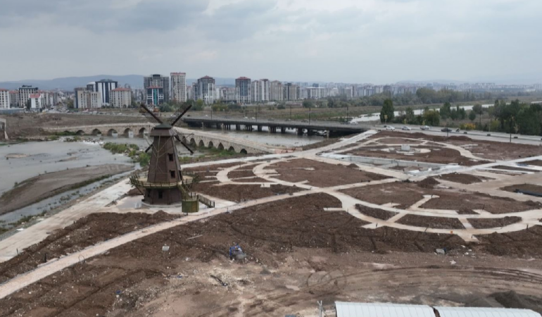 Sivas'ta 684 Bin Metrekarelik Kızılırmak Kıyı Düzenlemesinde Hedef Yıllar Açıklandı